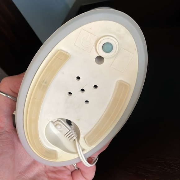 Escents Essential Oil Diffuser - Picture 4 of 5